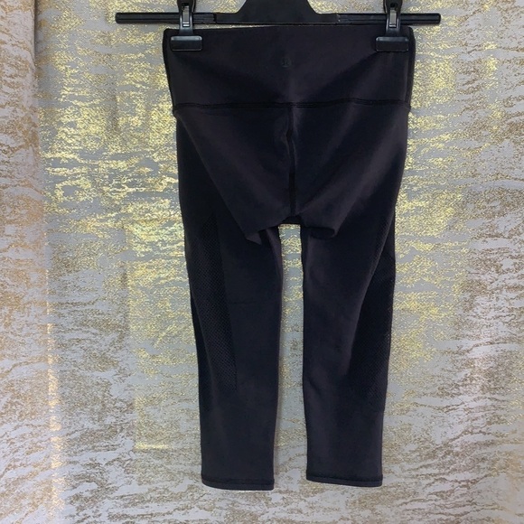 LULULEMON Athletic Grey High-Rise Cropped Fit Leggings - Picture 7 of 11